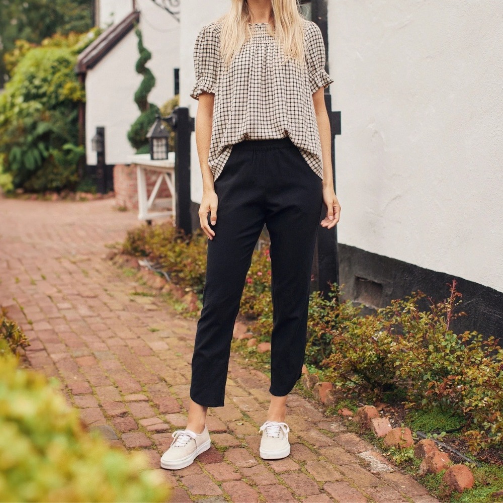 Marine Layer | Allison Soft Stretch Lounge Ankle Cropped Pant in Black‎